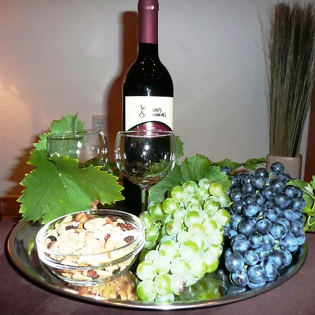 Zum Weinberg *